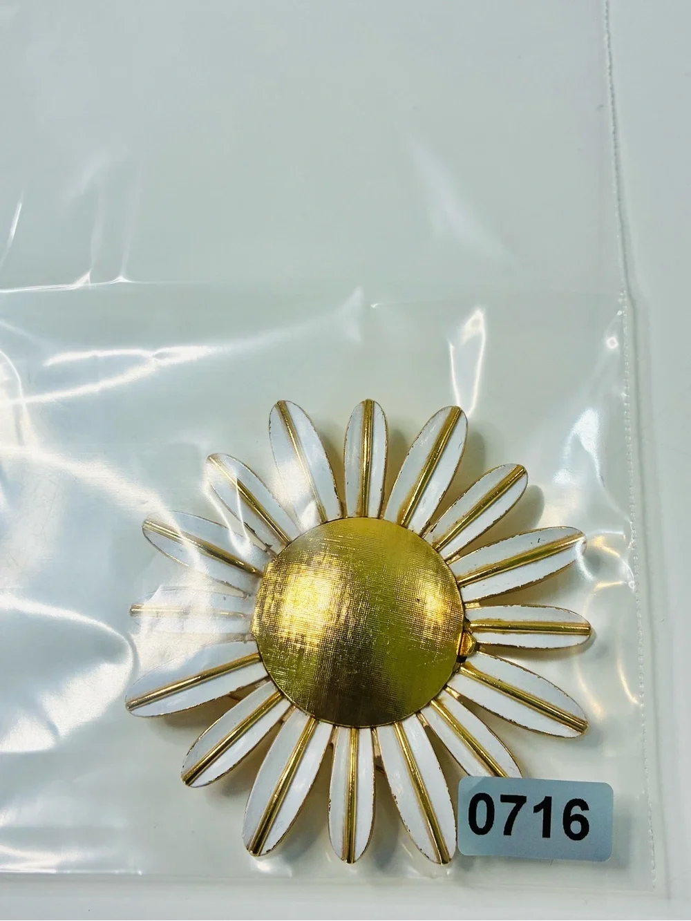 VTG Avon White and Gold PERFUME Gerber Daisy Flower Brooch MCM Retro Summertime